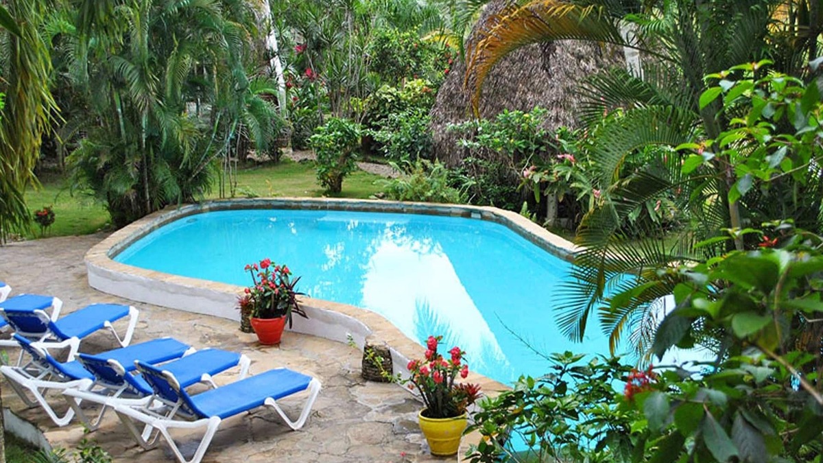 ProCab Apartment | 1BD condo in lush tropical settings, near shops/beach/restaurants