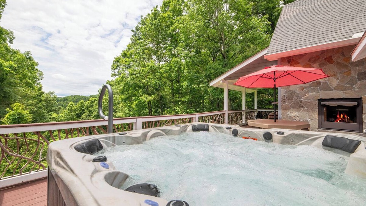 Sevierville Cabin | 1BD + Loft w/Hot Tub! Pool table+Firepit