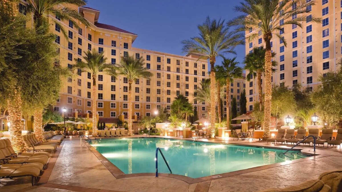 Las Vegas Condo | 1BD/Vegas - Bar, Pools, Hot Tubs, & Theater!