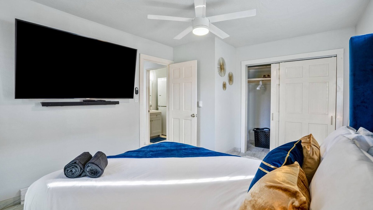 University Heights Apartment | 1bd1ba Apartment 6min drive to UNM Hospital 5min drive to Presbyterian Hospital.