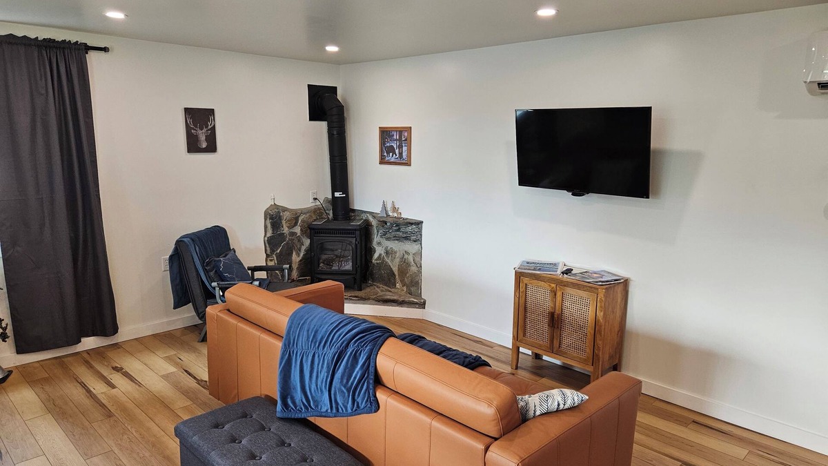 Mariposa House | 1Bed/1Bath Newly Remodeled Full Kitchen ne ar main street 44 miles from Yosemite