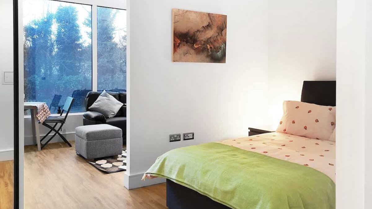 Hanger Hill Apartment | 1Bed Flat-Gym & Open Workspace