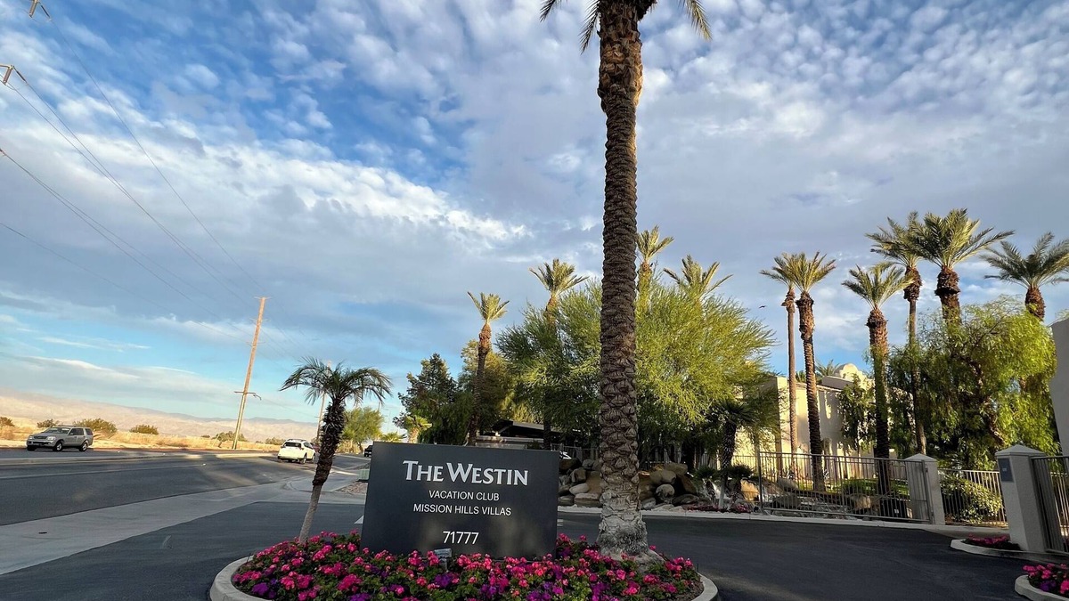 Palm Desert Condo | 1bed-room villa 820sqft with living room full kitchen at Palm Desert, CA.