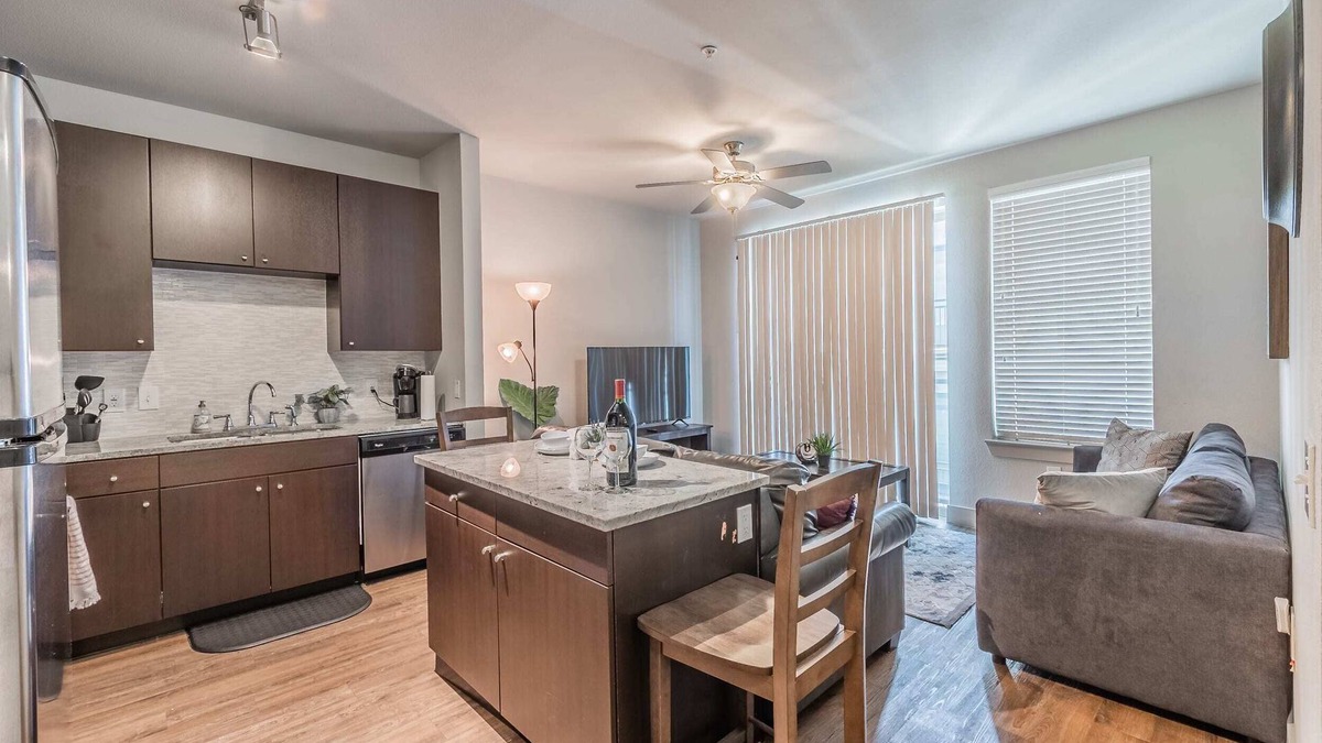 Knox - Henderson Apartment | 1Bedroom 2 beds Apt Uptown/Parking/Washer n Dryer
