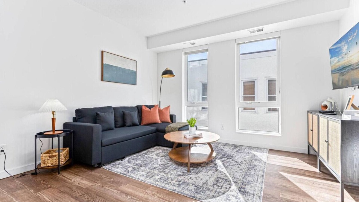 Uptown Apartment | 1Bedroom Apartment + Gym | Lowry Hill