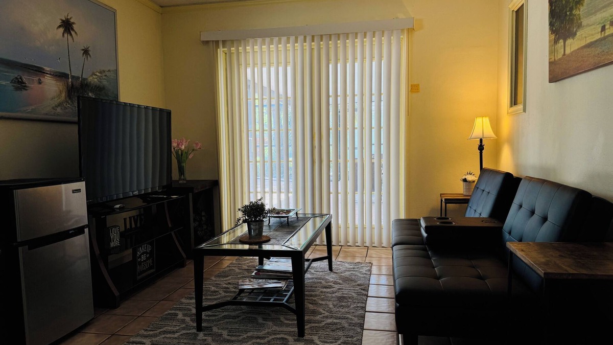 Bradenton House | 1Bedroom✔1Bathroom✔ Livingroom✔ Beach Get Away✔ Pool access✔ Quite