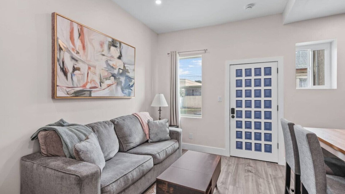 Grant Hill Apartment | 1BR+1BA | Cozy, Central | Laundry+Free Parking
