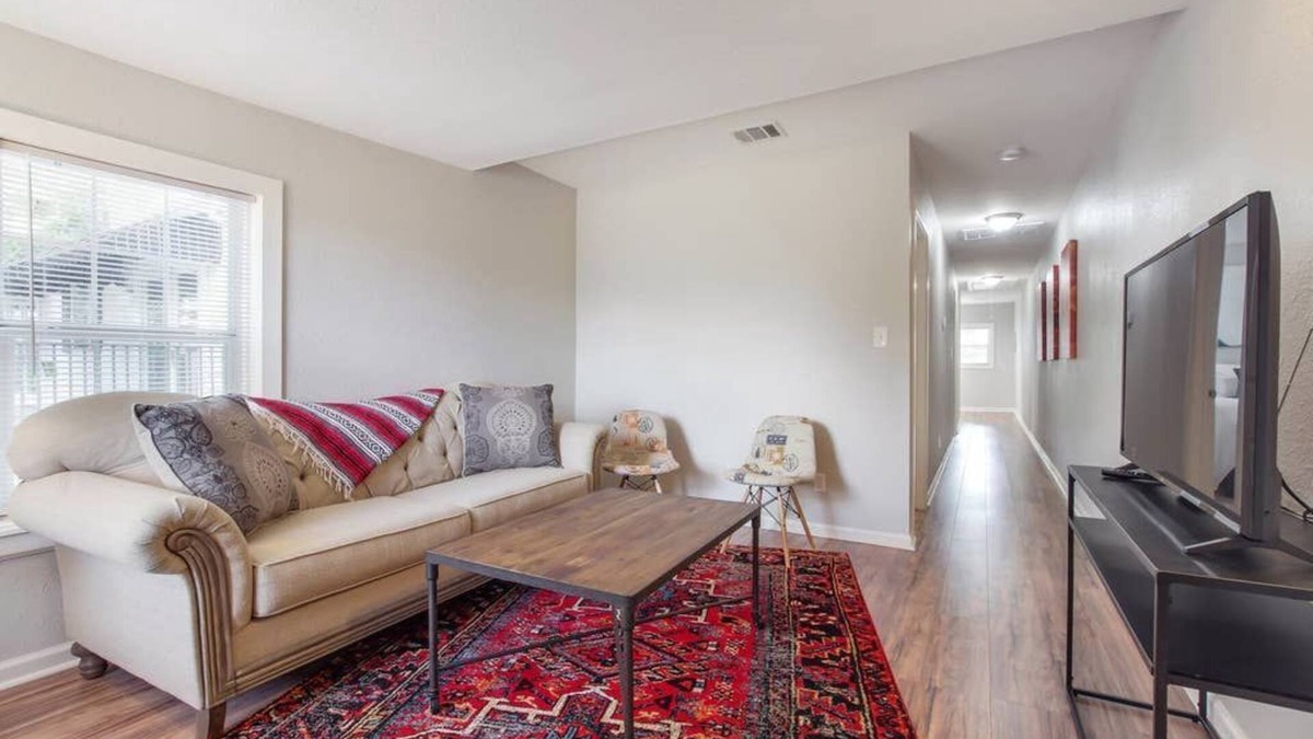 Beacon Hill Condo | 1BR & 1BA furnished Apt- Washer/Dryer- Fully Equipped Kitchen- Monthly Rental