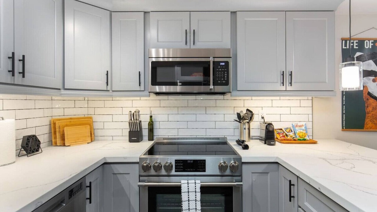 Washington Park Apartment | 1BR 1BA Madison Park - Garden - BBQ