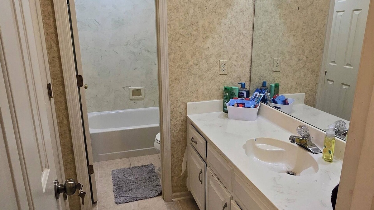 Lakeland House | 1BR/1BA on a 2 acre Wooded Lot - See the Deer!