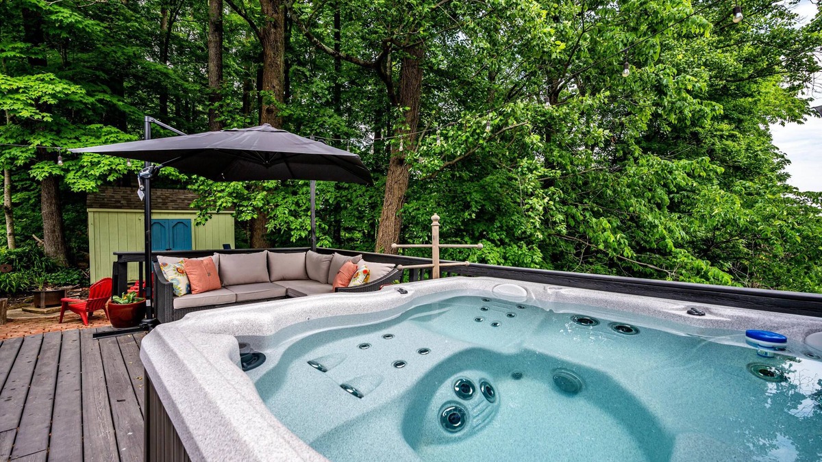 Helmsburg Cabin | 1BR, 1BA
