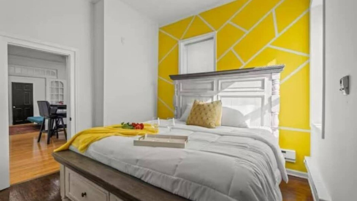 West Philadelphia Apartment | 1BR Apartment Cozy King bed