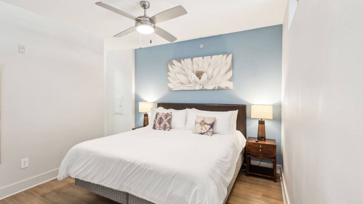Deep Ellum Apartment | 1BR Apt with Pool, Gym, and Free Parking