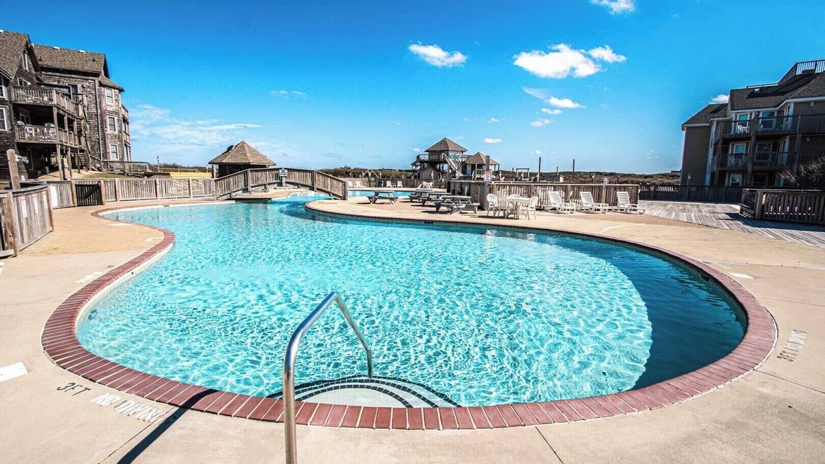Duck Condo | 1BR Coastal Condo w/Pool Access