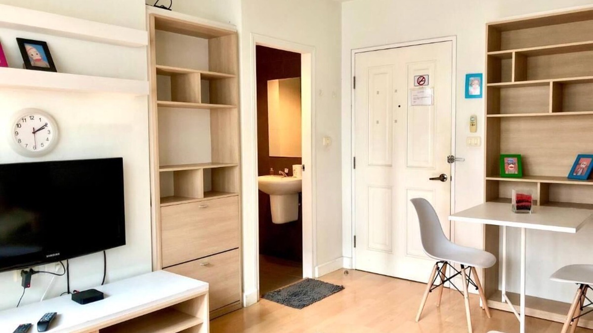 Phra Khanong Nuea Condo | 1BR Condo 5 Min to BTS 1000Mbps Fiber Wi-Fi great location