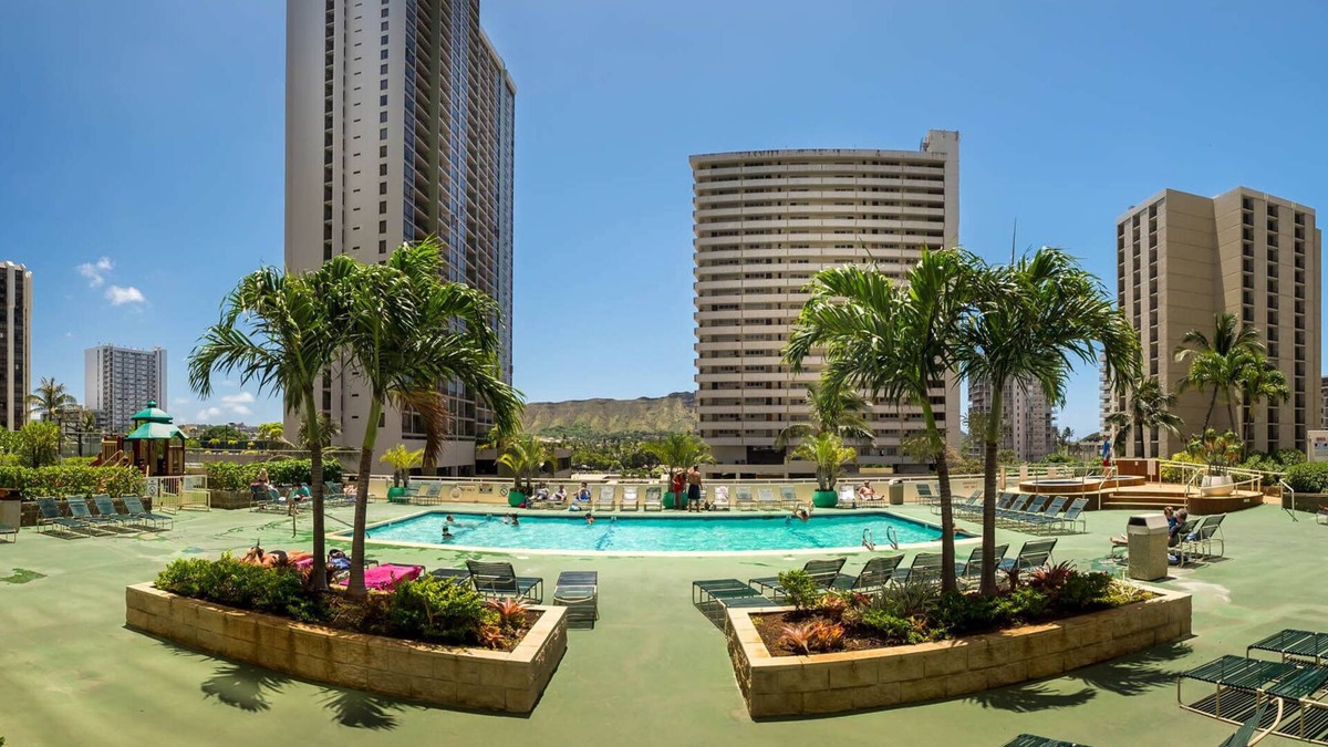 Diamond Head - Kapahulu - St. Louis Condo | 1BR Condo near Waikiki Beach w/Private Lanai