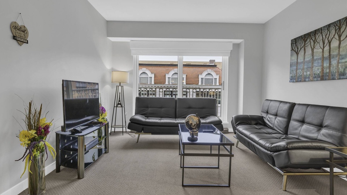Penn Quarter Apartment | 1BR Fully Furnished Apartment near National Museum by RedAwning