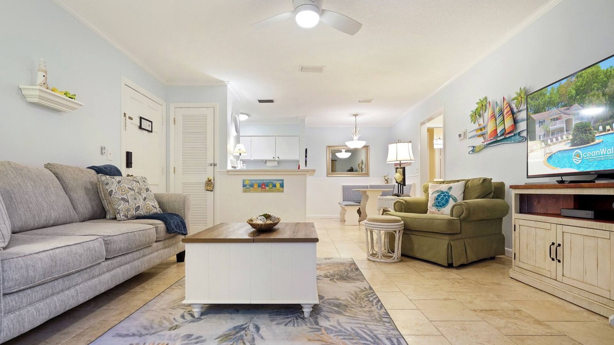 Demere Park Condo | 1BR Ground Floor Condo with Screened-in Porch! Steps away from Pool!