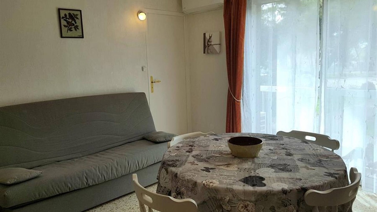 Balaruc-les-Bains Apartment | 1BR in Balaruc-les-Bains, AC, Parking, 4 pers