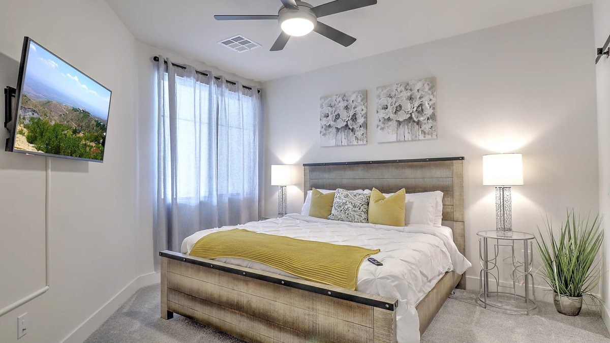 North Scottsdale Airpark Condo | 1BR >Kierland Commons>Family-Friendly>POOL & GYM