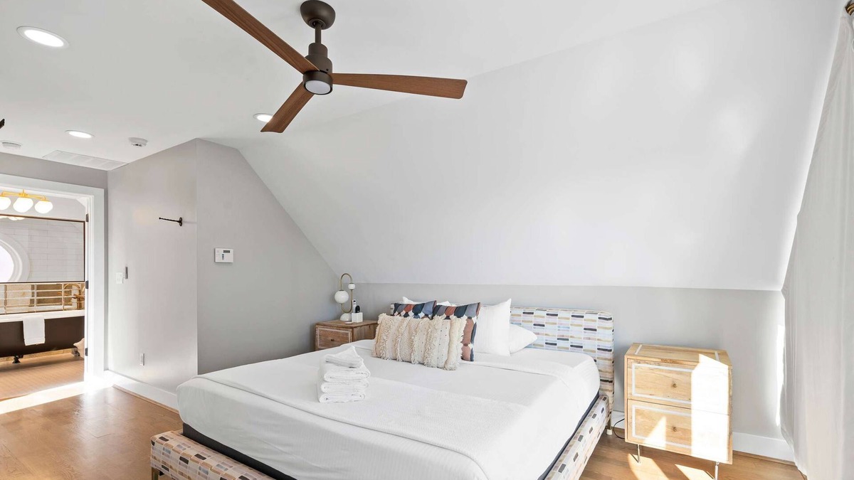 Mount Adams House | 1BR, Next to Monastery Wedding Venue, w/Bathtub
