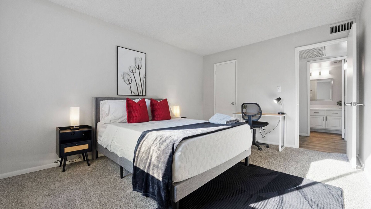 Mesa Apartment | 1BR/Pool/Gym/1 Mi To Banner Hospital