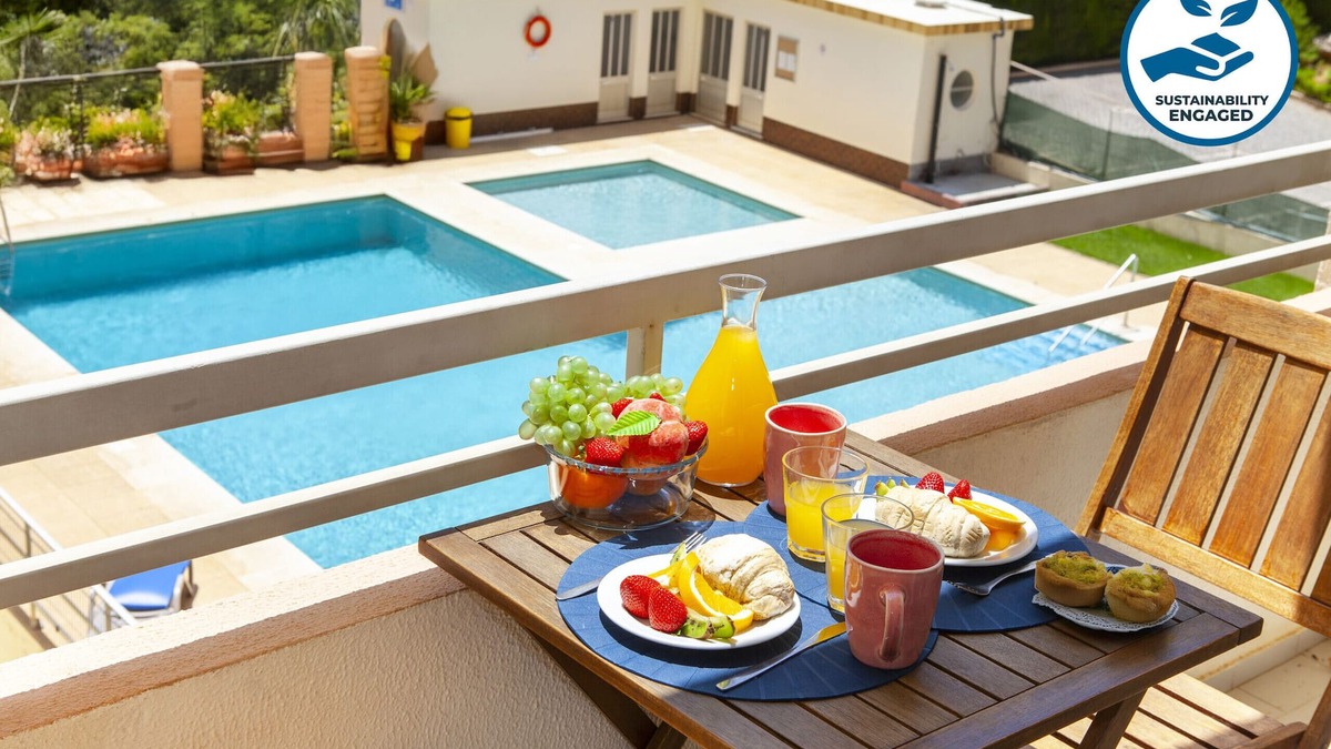 Praia da Rocha Apartment | 1BR Sea View w/Pool – 200m from the Beach