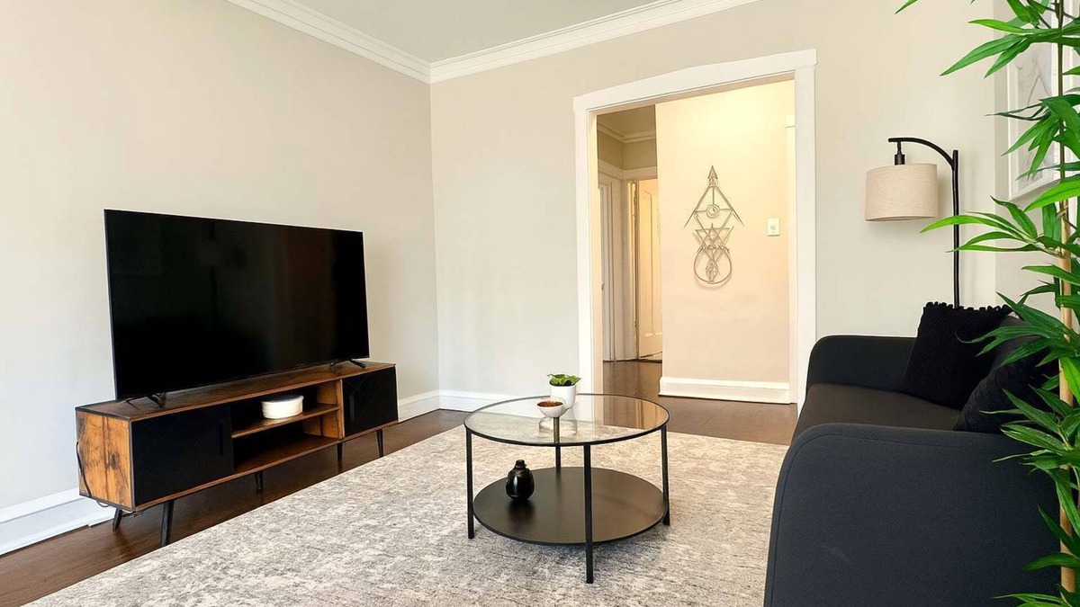 Ravenswood Manor Apartment | 1BR Serene and Cozy Chicago Apt!