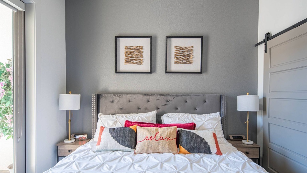 North Scottsdale Condo | 1BR w/balcony, work desk & full kitchen