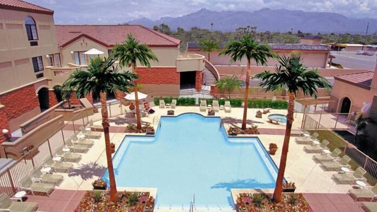 Miramonte Resort | 1BR w/WiFi & Resort Pool Near Attractions- Golf, Hike, Explore, Shop & Dine!