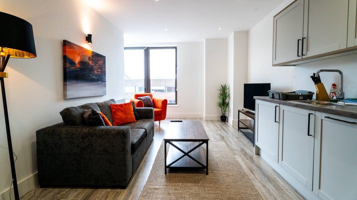 Swindon Apartment | 1Double BR | WiFi | Free parking