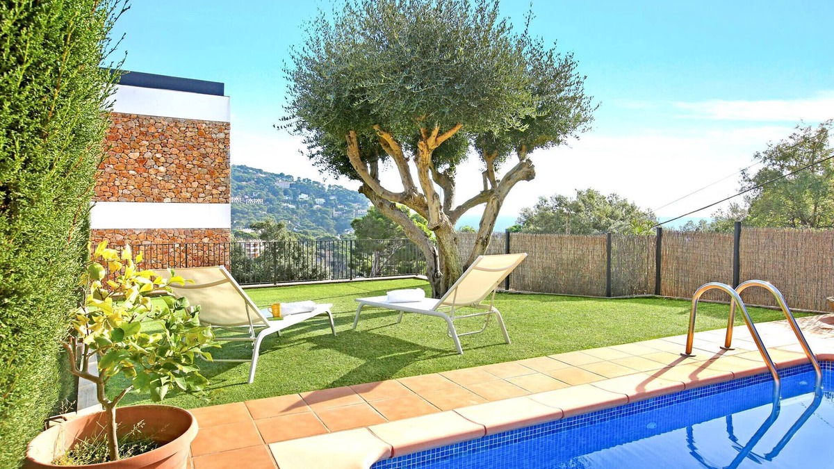 Llafranc Villa | 1ESQ 01 - 6 Bedrooms house with garden and private pool located in Llafranc 800m from the beach