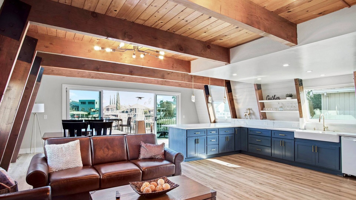 Discovery Bay Cabin | 1pm Check-in Special @ The Delta Cabin, w/Boat Option