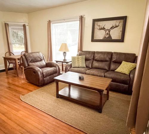 Oneonta Apartment | 1st Base Apt 1 All Star Baseball Rentals