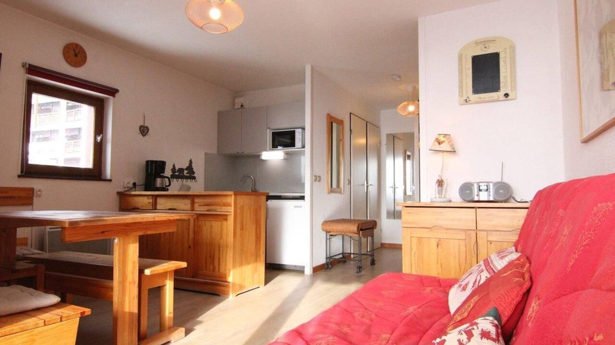 Eclose-Ouest Apartment | 1st floor, balcony, tv, ski locker, 31m², Alpe d'Huez