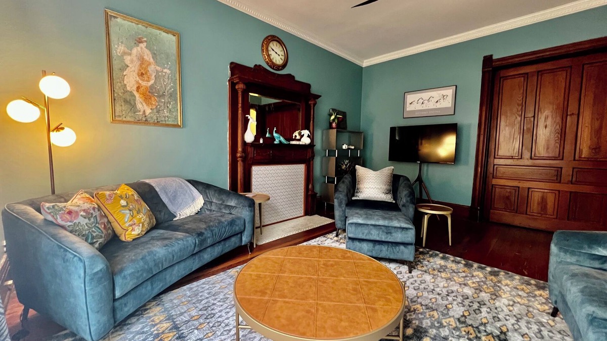 Old Louisville Apartment | 1st floor flat in historic Old Louisville mansion