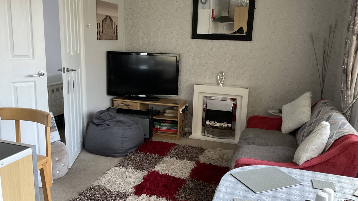 Berrow House | 1st Floor Hillview 2 bedroomed central location