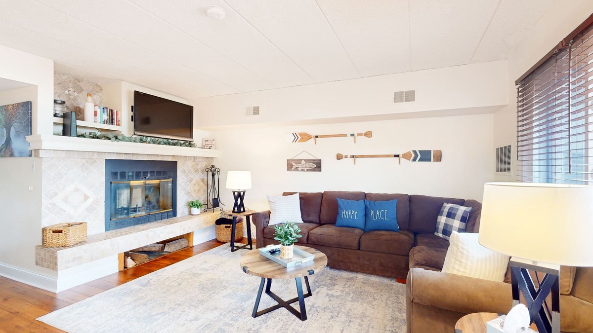 Lake Harmony Condo | 1st-floor lakefront condo with mountain views & pool - near ski/hiking