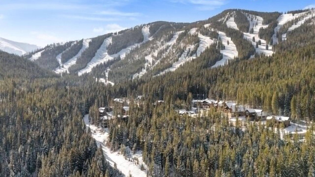 Winter Park Resort | 1st floor ski in & out resort condo with hot tubs, fitness room, covered garage.
