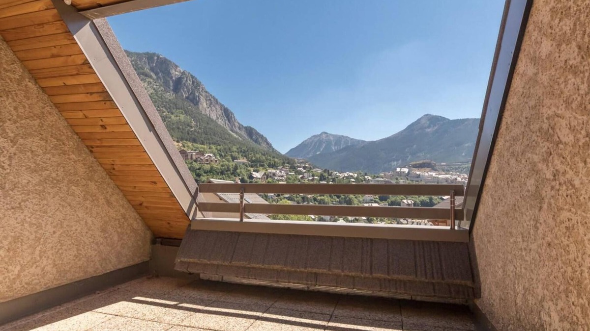Briancon Apartment | 1st floor, view panoramic, balcony, parking, tv, ski locker, 26m², Serre Chevalier