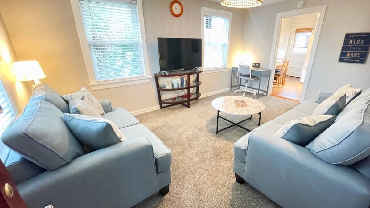 Jacksonville Beach Apartment | 2/1 - Upper unit - 4 blocks to the Beach
