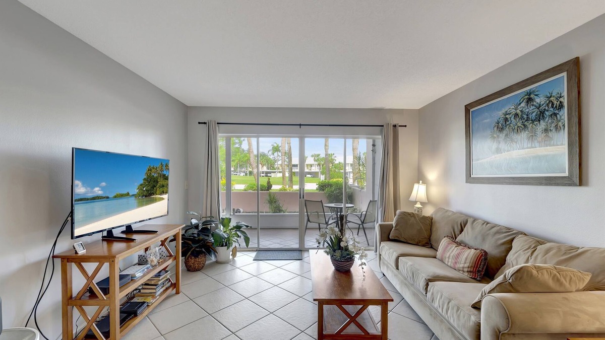 Plantation Condo | 2/2 Ground Unit 10 Min to beach on golf course