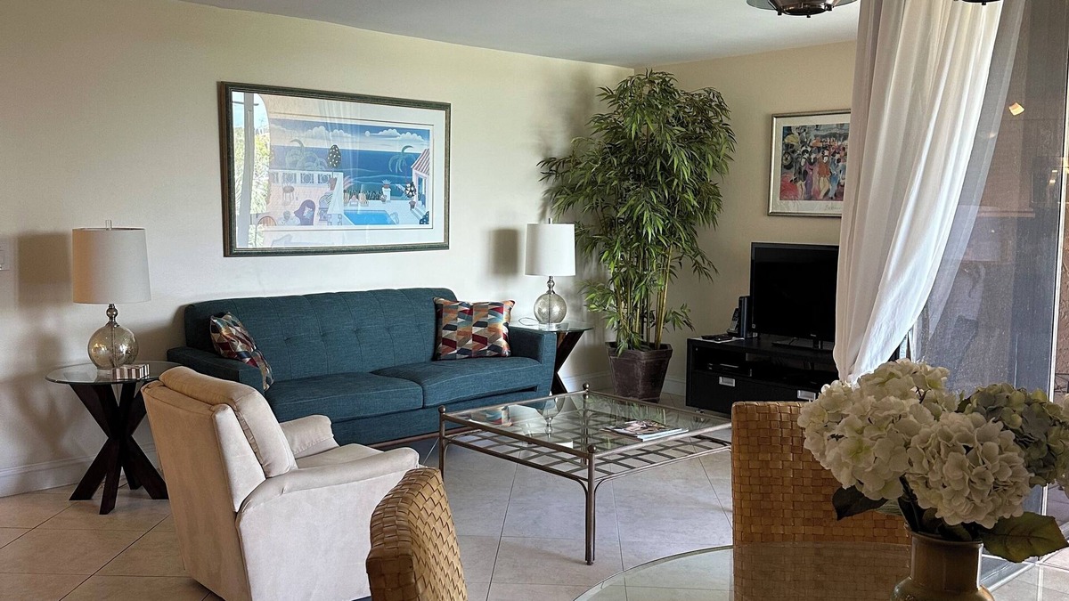 Delray Beach Condo | 2/2 In Brand New Condition In Delray Beach 1 Mile From The Beach