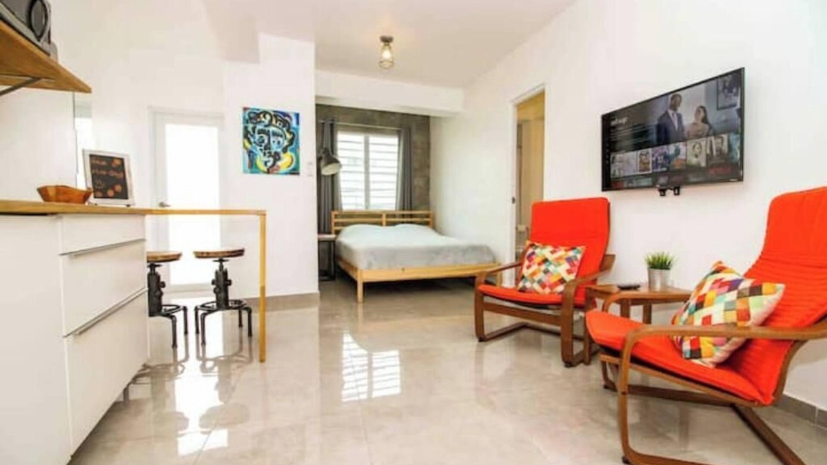 Carcel Apartment | 2.2 Loft w/balcony near Plaza Colon + restaurants