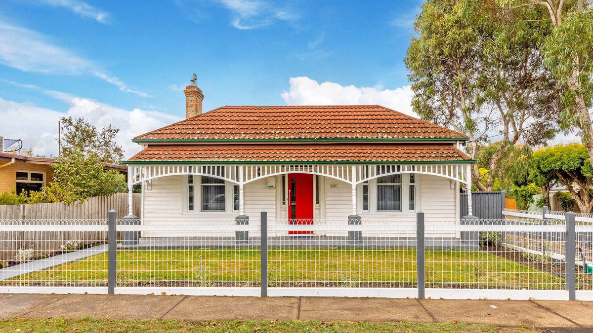 Newington Cottage | 2/3 Bedroom Cottage in Newington - Ballarat