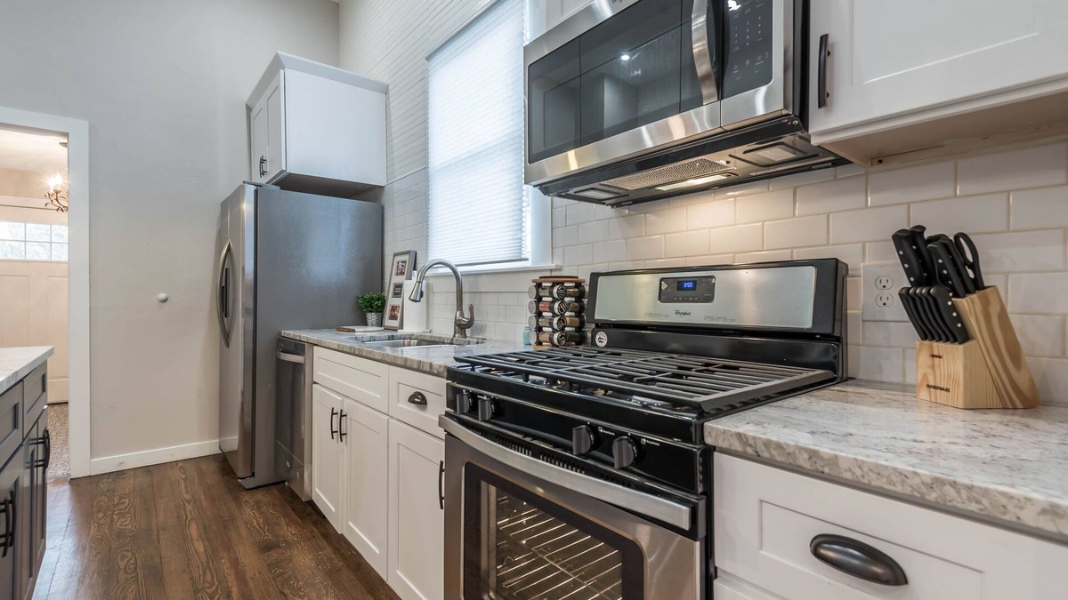 Government Hill House | 2.5 miles to Alamodome - Best location in SA 1 mi to The Pearl & Riverwalk