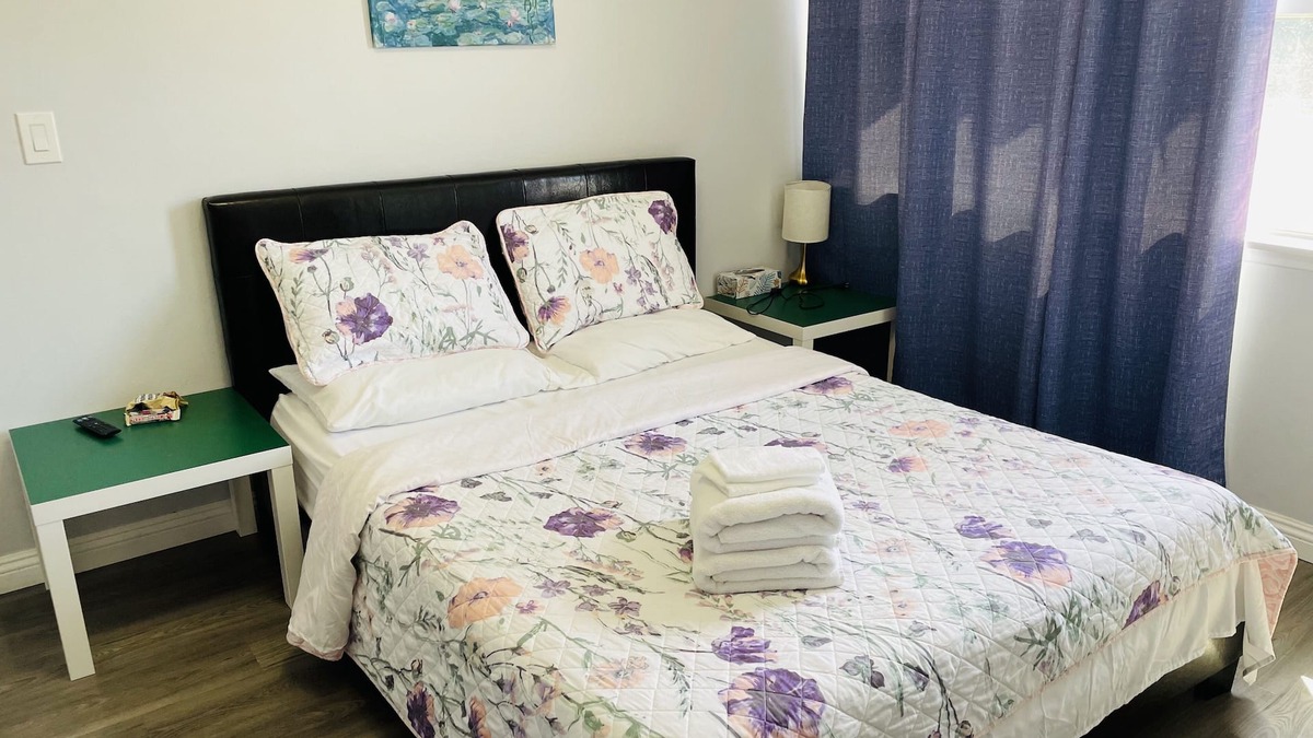 Bassett House | 2-8 people/3 bedrooms/2bathrooms/comfortable mattress