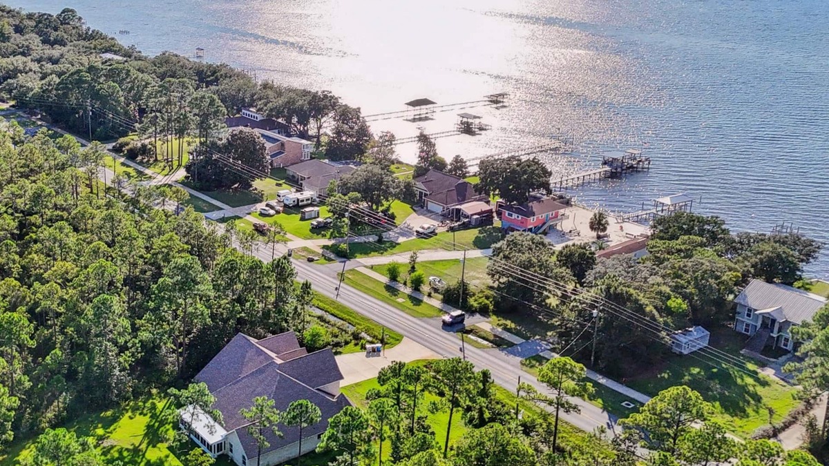 Gulf Breeze House | 2 Acre Retreat |Gulf Views |2 King Suites |Pet friendly |5BR Gulf Breeze Retreat |Near Navarre Beach