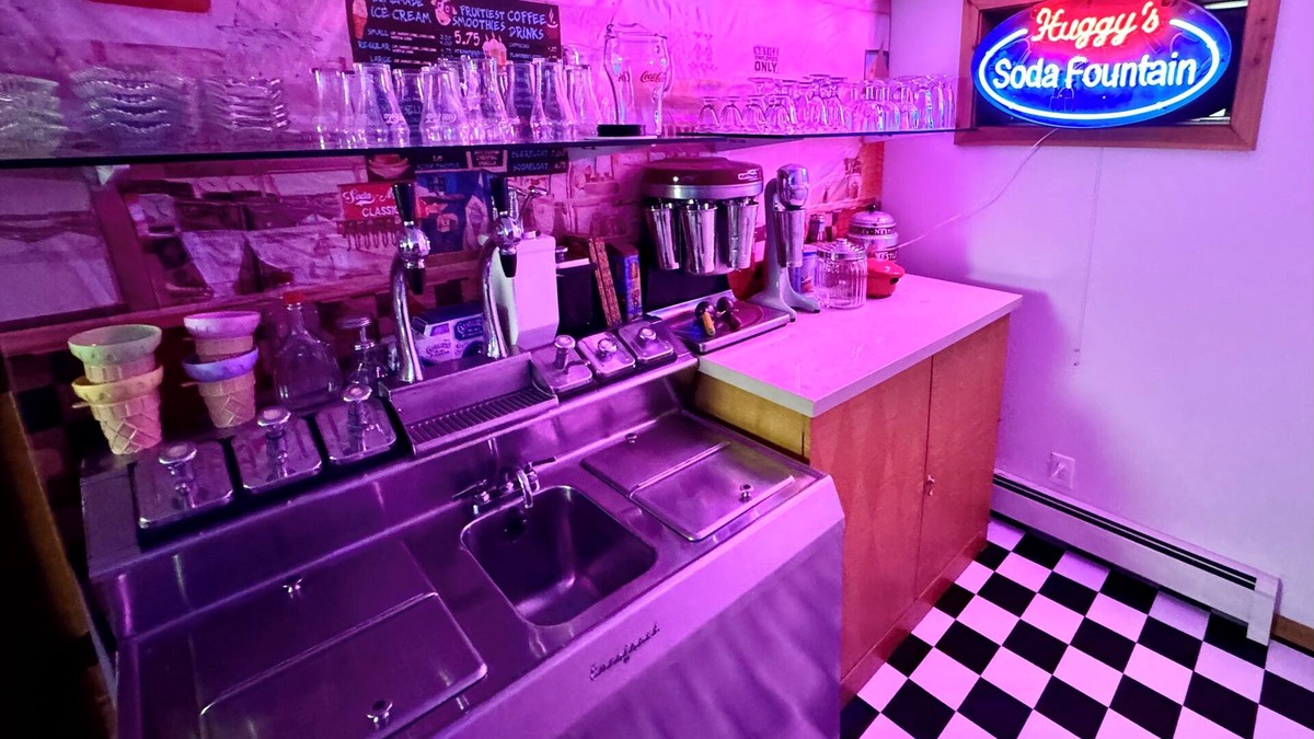 Blanchard Cabin | 2 Adjacent Cabins near Silverwood w/Vintage Ice Cream Parlor + Movie Theater
