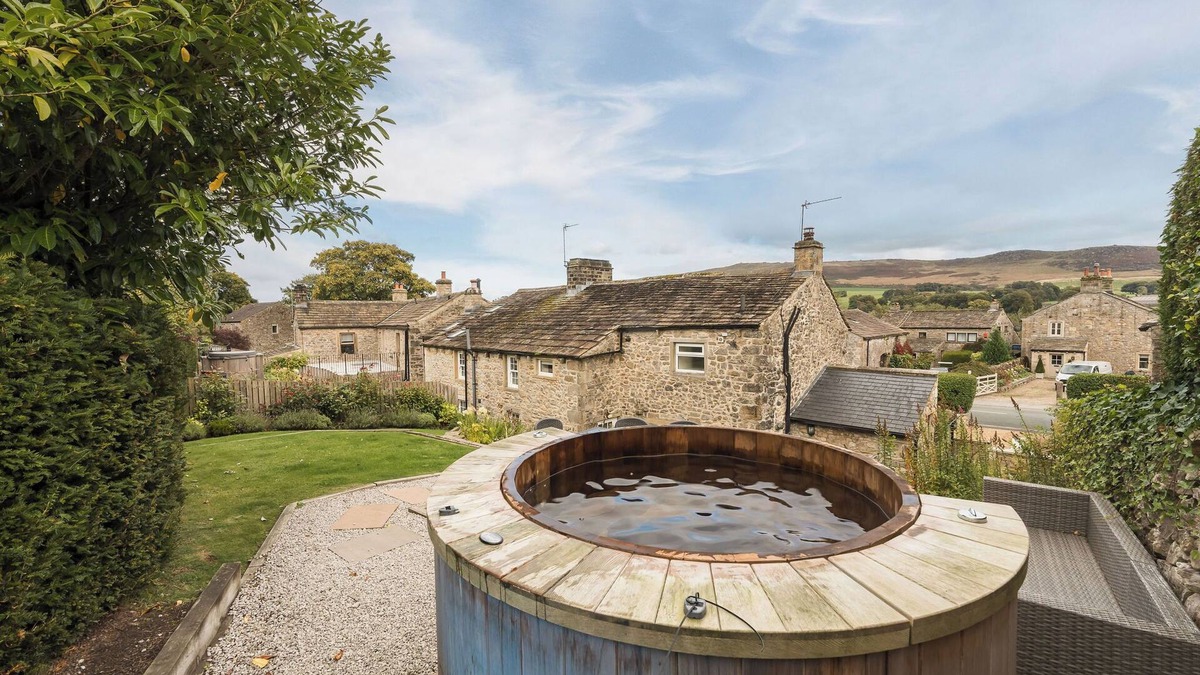 Hetton Cottage | 2 adjoining luxury cottages sleeping 11 with 2 private hot tubs